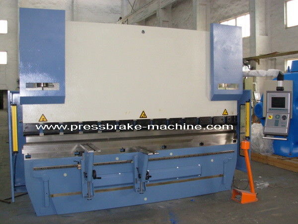 CNC van het plaatstaal Hydraulische van het de Buigende Machinemetaal van de Persrem het Bladbuigmachine