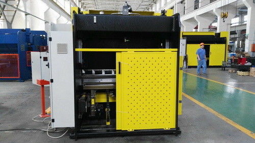 Staalkabinet/Doosvormige CNC Machine 2000mm van de Persrem het Ponsen van de Lengtesectie
