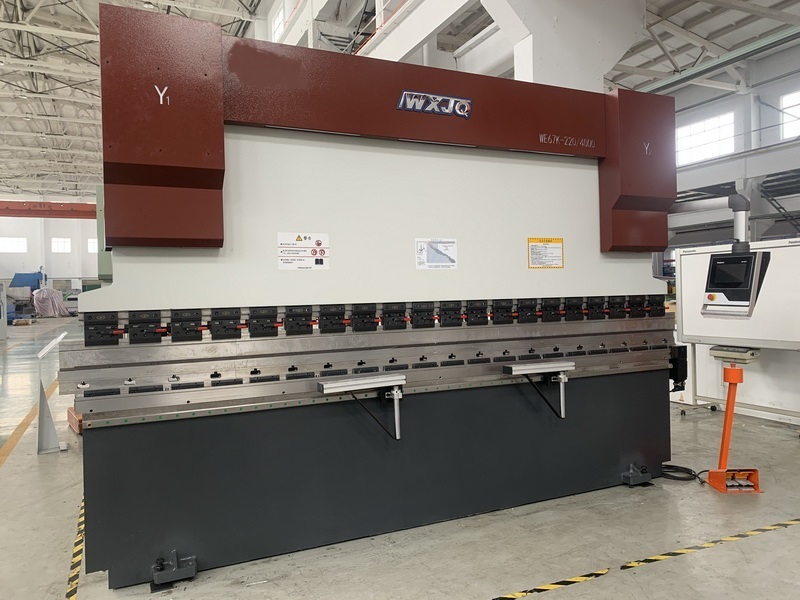 Laatste bedrijfsblogs Kunnen CNC-kantbanken lange en dikke platen aan? Hoe wordt de veiligheid van de operator gewaarborgd?