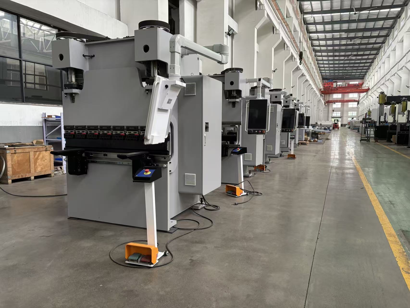 Laatste bedrijfsblogs What Press Brake Tooling Should You Choose for Stainless Steel, Carbon Steel and Aluminum Bending?