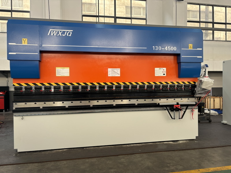 Laatste bedrijfsblogs How to Choose the Right Press Brake Machine for Different Sheet Metal Thicknesses and Materials