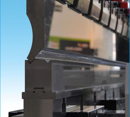 kopen de Persrem van 42CrMo LVD het Bewerken 3.2M Length Steel Plate Buigende bodemmatrijs online manufacture