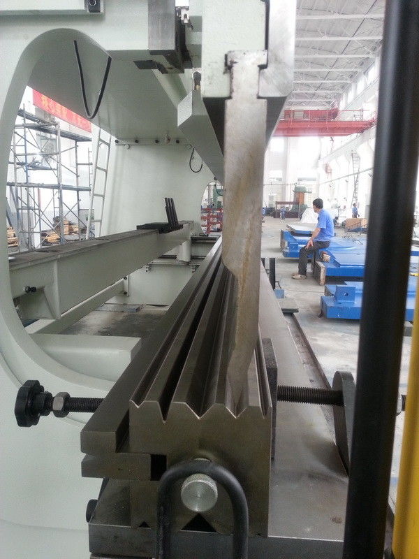 Twee V onderste die hydraulische pers remgereedschappen 42CrMo warmtebehandeling HB300-350