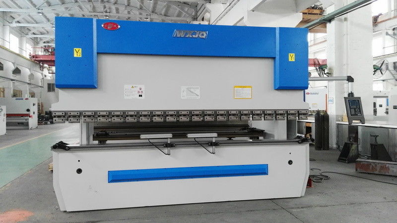 4M Lange plaat metaal CNC Hydraulische pers Remverwerking C-type kanaal staal