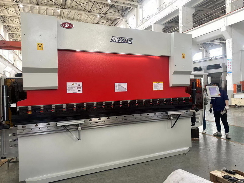 135T Mechanical CNC Hydraulic Press Brake Machine 3200mm Buiglengte